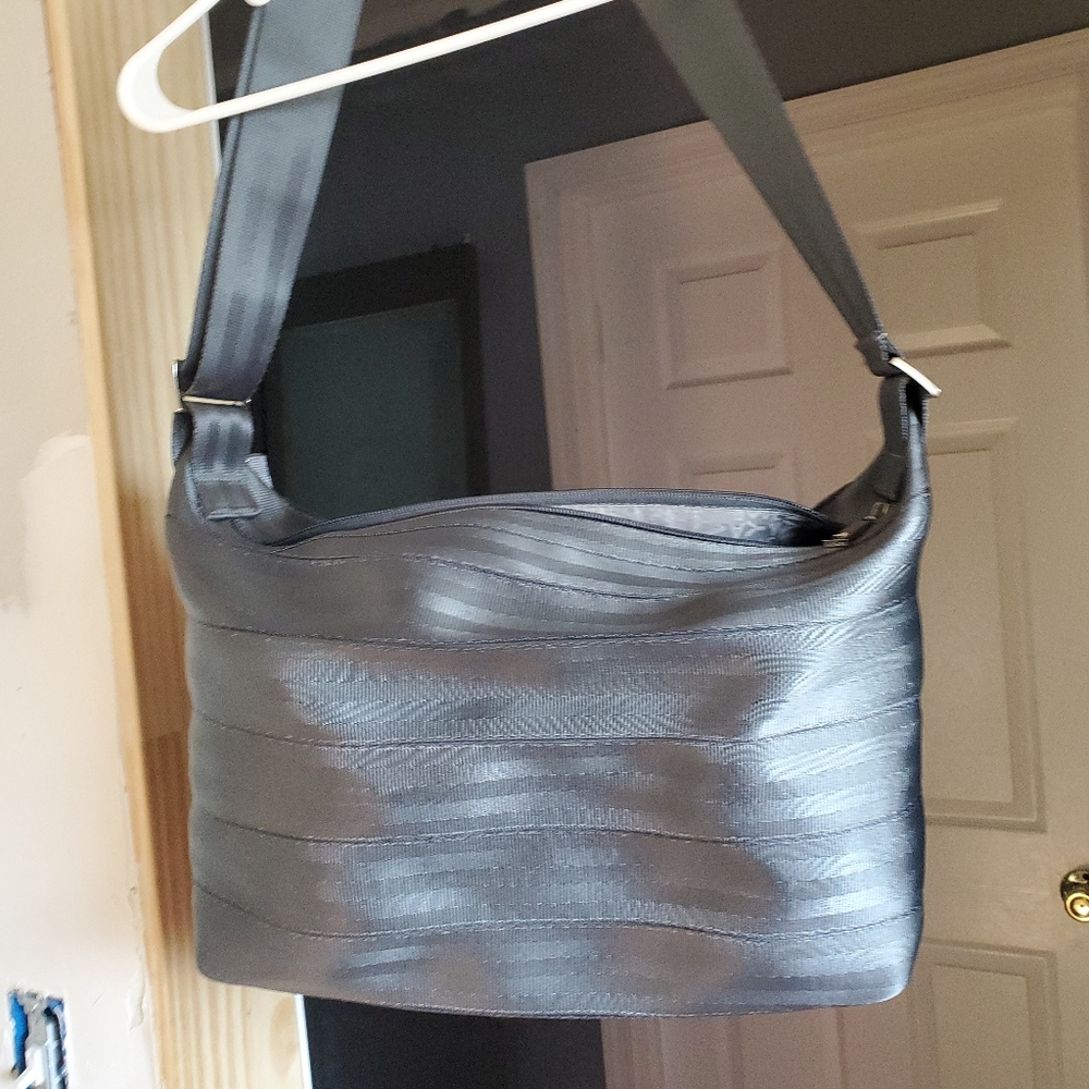 Overnight Seatbelt Bag